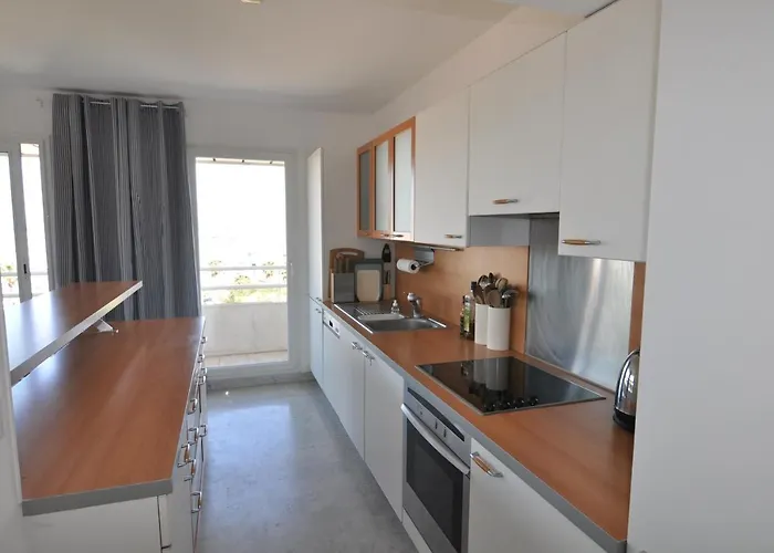 Stunning 2-bedroom & Panoramic Sea View -stayinantibes- 54 Soleau Антиб